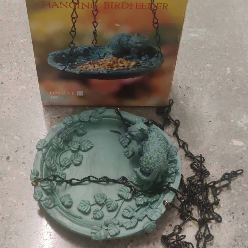 Nwot bird feeder